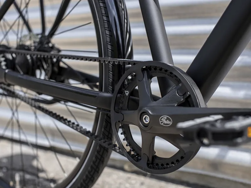 TREK District 3 Equipped Stagger Hybrid Bike in Matte Black -2